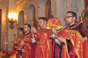 В Пасхальную ночь в Казанском храме совершили торжественное богослужение